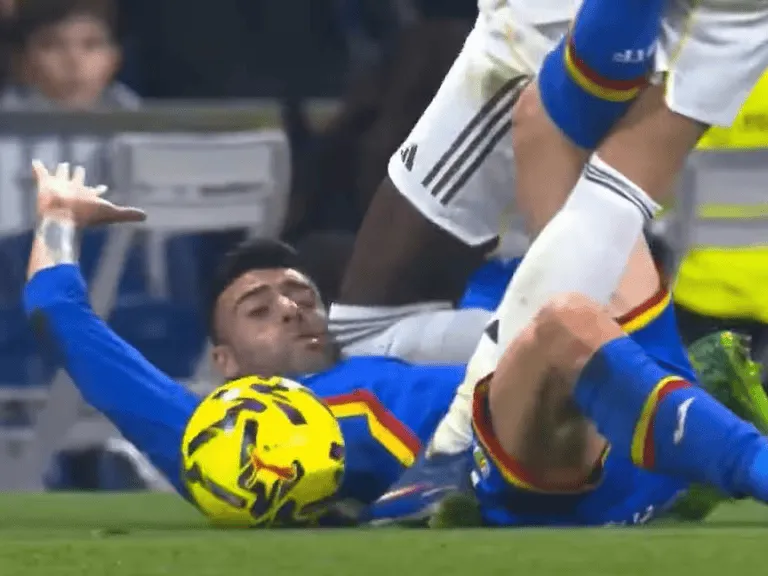 开云注册入口-前西甲裁判：吕迪格对迭戈-里科属暴力行为，应被红牌罚下