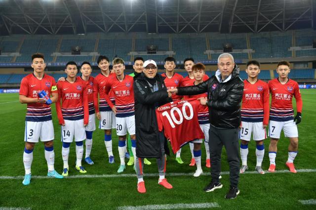 开云体育平台-张外龙执教重庆百场靠血性抢下1分 有他在有奇迹！