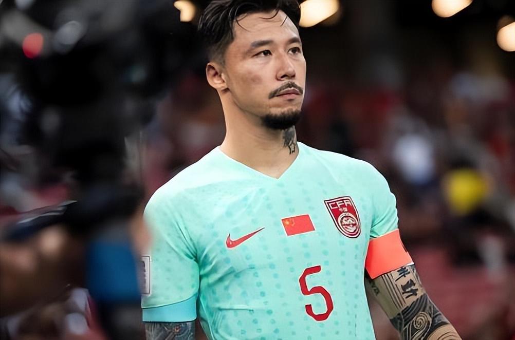 开云注册入口-武汉球迷都觉得刘奕鸣会走，为何如今却官宣跟三镇续约，引发热议