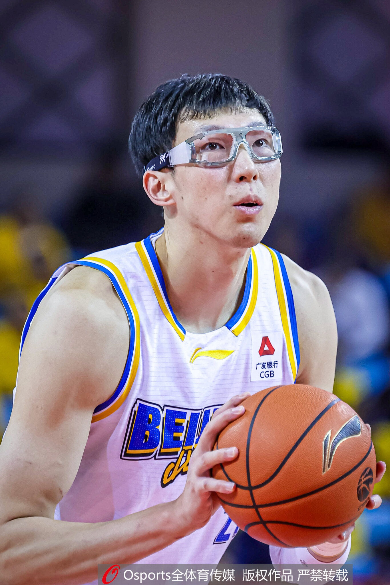 kaiyun-状态不佳但好在赢了！周琦7罚1中&amp;运动战3中1 仅得3分9板1帽