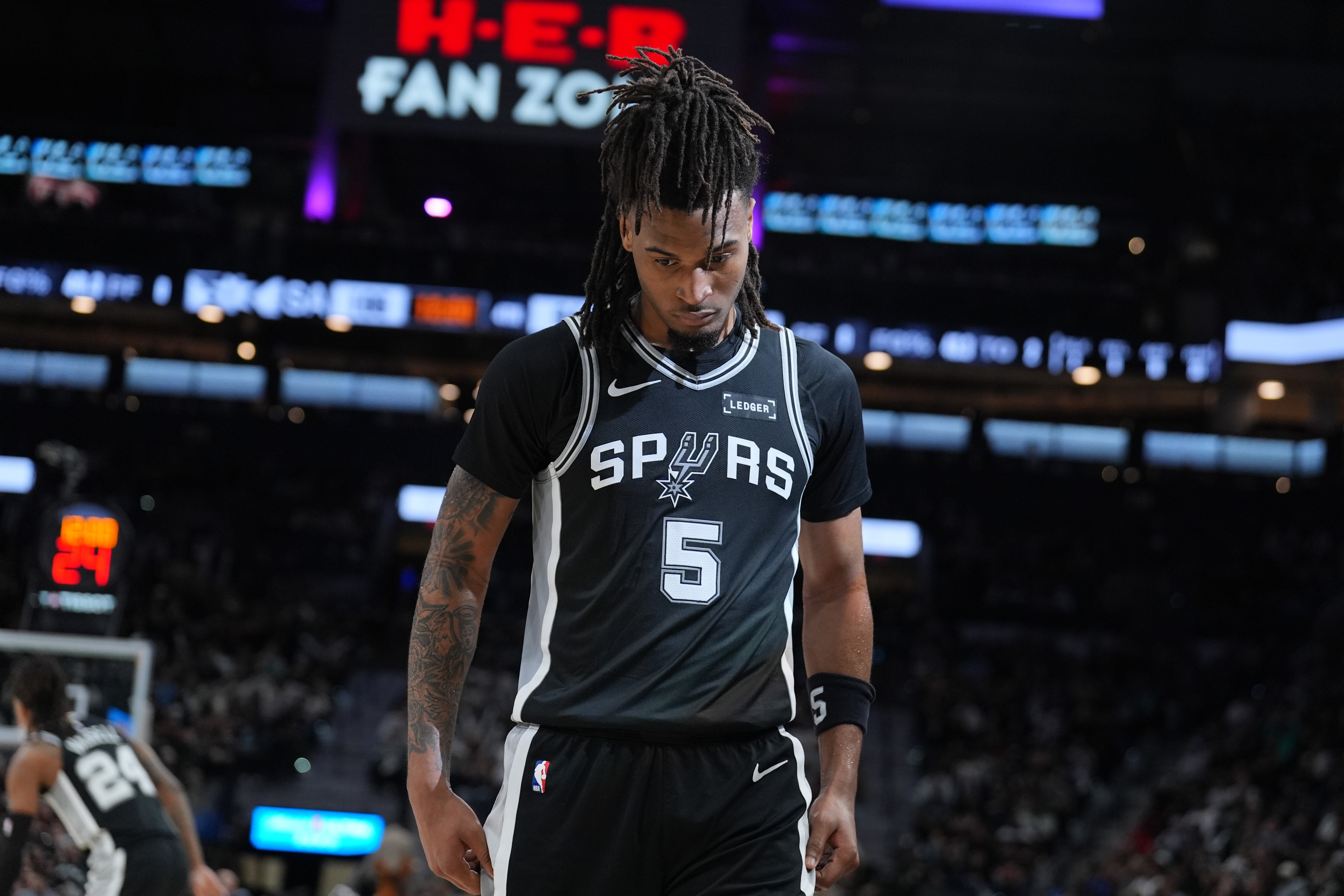 开云体育平台-Lowe：我太喜欢卡斯尔了 若我有球队我愿意出6个首轮签换他