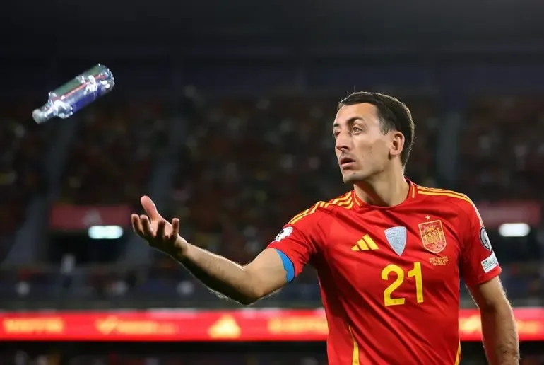 开云电脑版-TA独家:FIFA世界杯期间不许球迷带水瓶进场,引发巨大争议